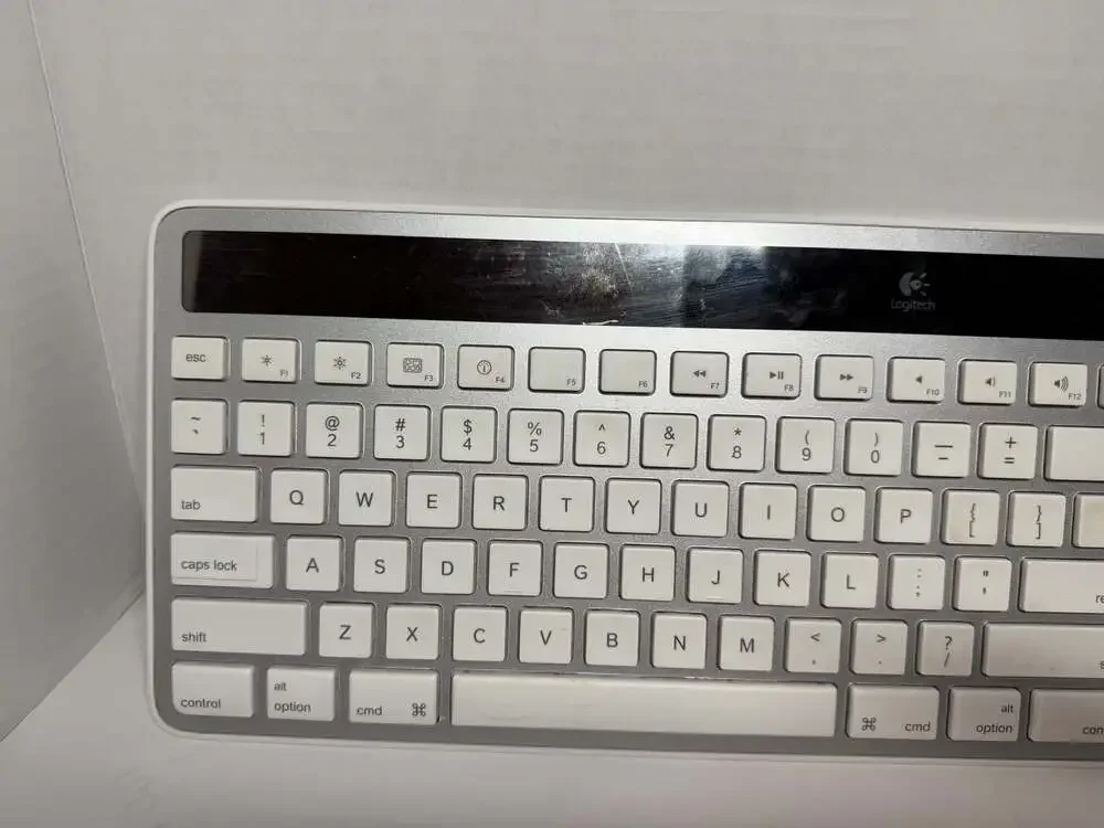 Logitech K750 Wireless Solar Keyboard for Mac - Silver/White